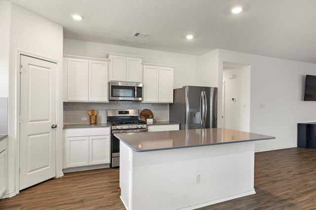 505 Golden Plains PKWY, Hutto, TX 78634