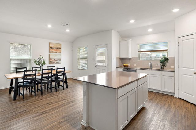 505 Golden Plains PKWY, Hutto, TX 78634