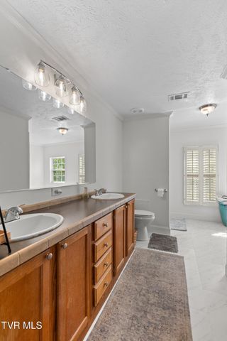 195 Gene Derrick Road, Surgoinsville, TN 37873