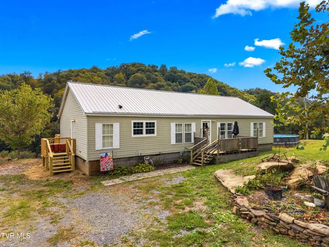 195 Gene Derrick Road, Surgoinsville, TN 37873