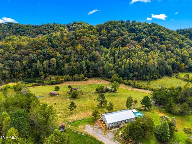 195 Gene Derrick Road, Surgoinsville, TN 37873