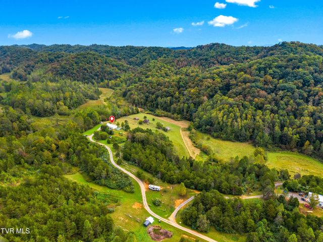 195 Gene Derrick Road, Surgoinsville, TN 37873