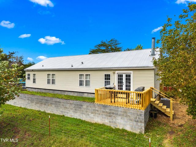 195 Gene Derrick Road, Surgoinsville, TN 37873