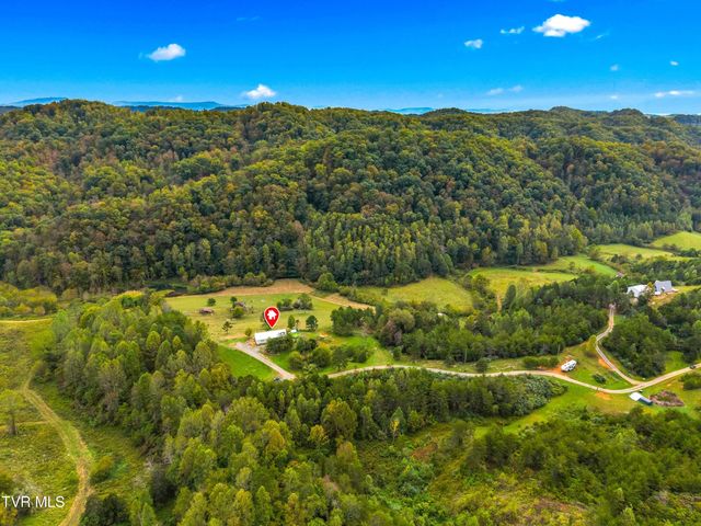 195 Gene Derrick Road, Surgoinsville, TN 37873