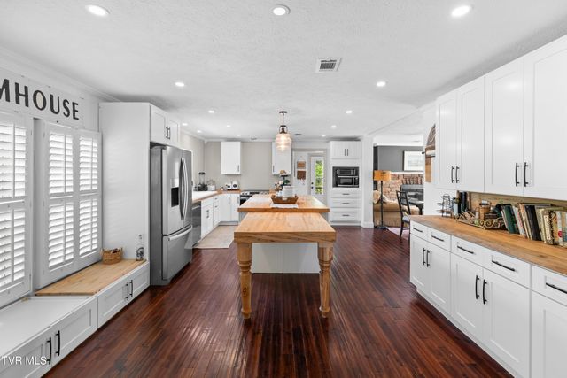 195 Gene Derrick Road, Surgoinsville, TN 37873