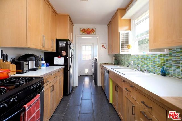 5615 Wenlock Street, Los Angeles, CA 90016