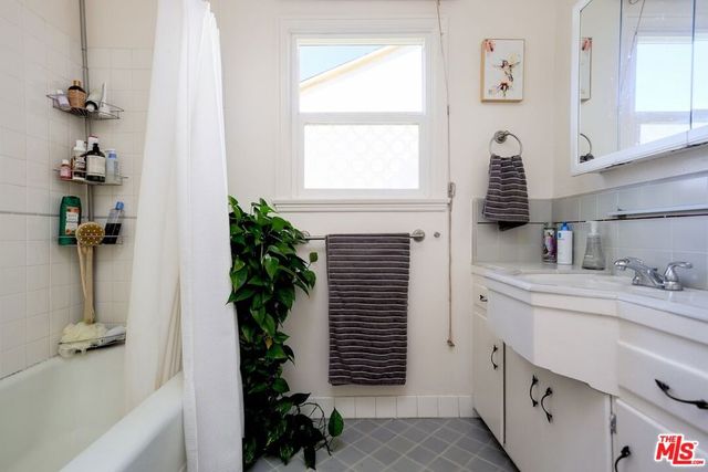 5615 Wenlock Street, Los Angeles, CA 90016