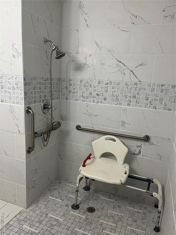 240 Applewood Lane, Bloomfield Village, MI 48302