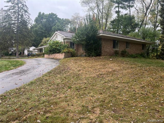 240 Applewood Lane, Bloomfield Village, MI 48302