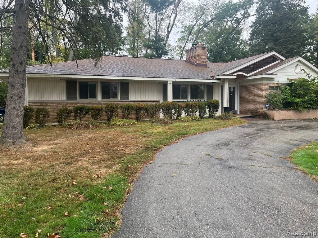 240 Applewood Lane, Bloomfield Village, MI 48302