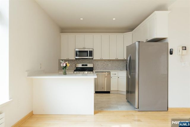 30 Park Avenue 2, Rutherford, NJ 07070