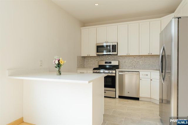 30 Park Avenue 2, Rutherford, NJ 07070