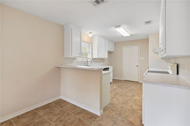 2511 Westwood Main Drive, Bryan, TX 77807