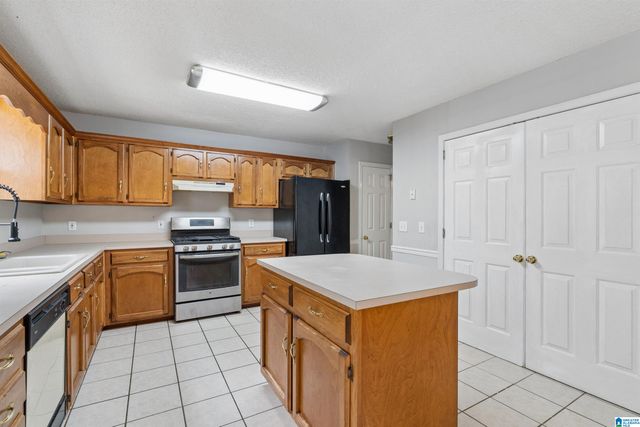200 FOREST HILLS CIRCLE, Alabaster, AL 35007