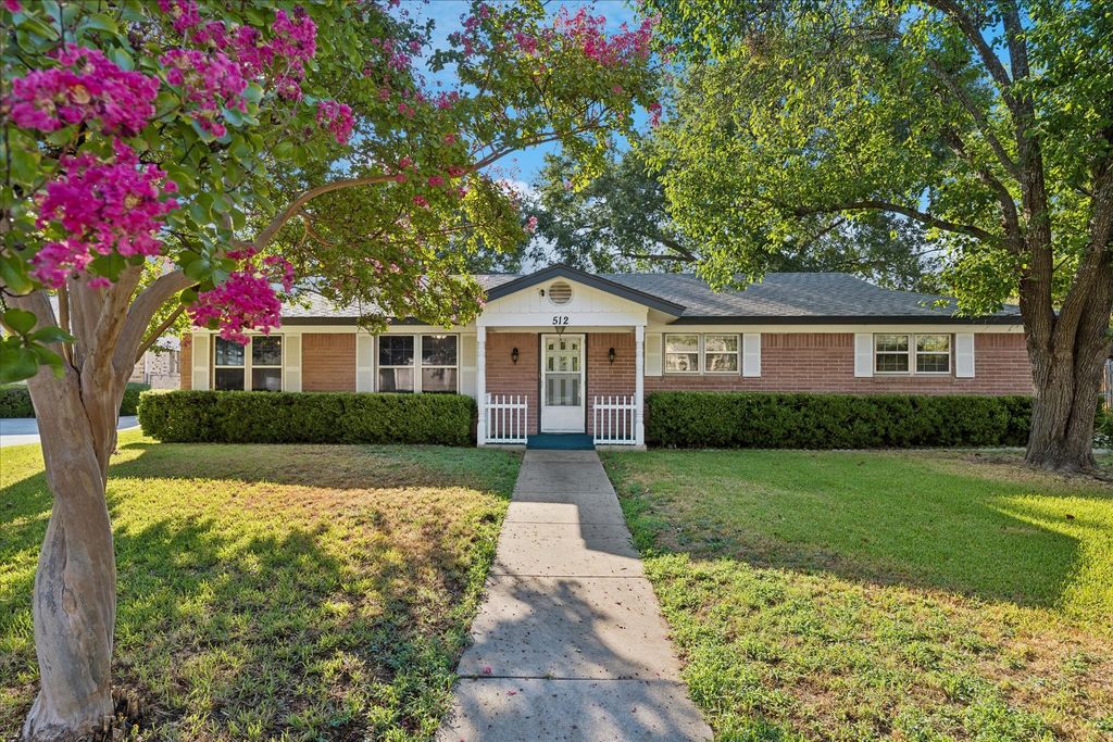 512 Brown Trail Court, Hurst, TX 76053 — photo 2