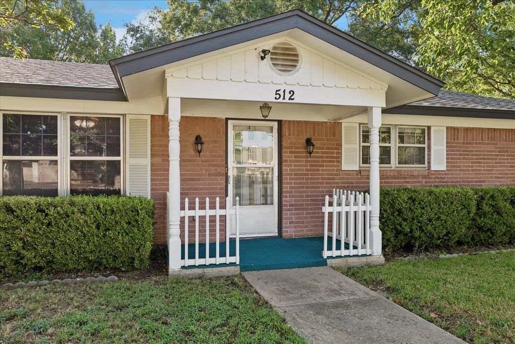 512 Brown Trail Court, Hurst, TX 76053 — photo 3