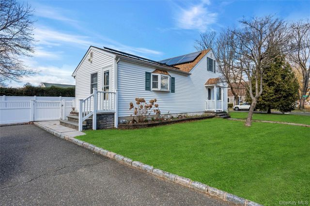 119 E 13th Street, Huntington Station, NY 11746