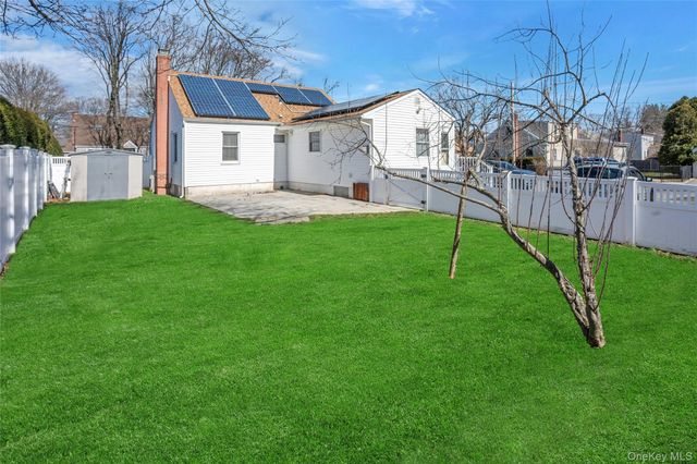 119 E 13th Street, Huntington Station, NY 11746