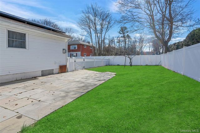 119 E 13th Street, Huntington Station, NY 11746