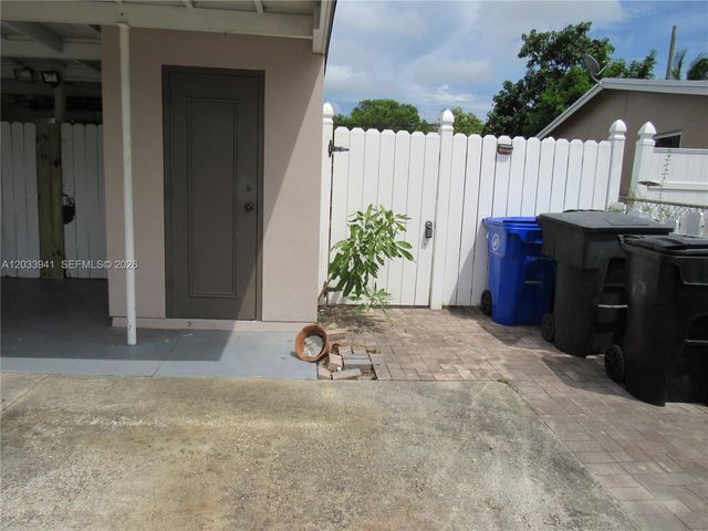 2016 SW 37th Ave 1, Fort Lauderdale, FL 33312