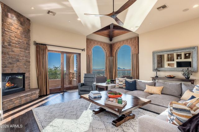 11448 E DREYFUS Avenue, Scottsdale, AZ 85259