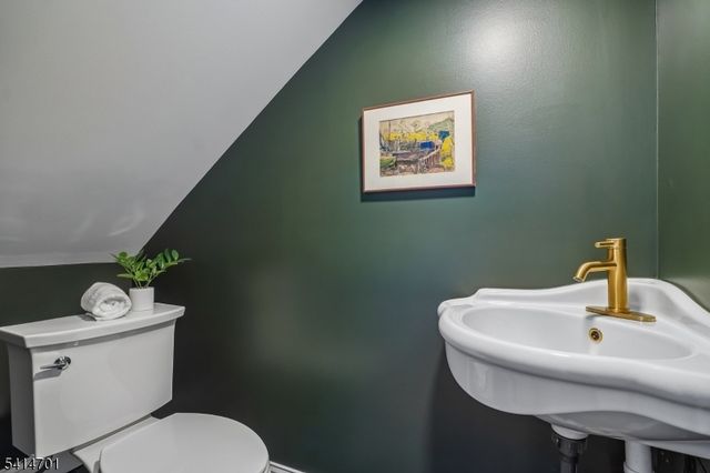 9 Osborne Ter, Maplewood Twp., NJ 07040