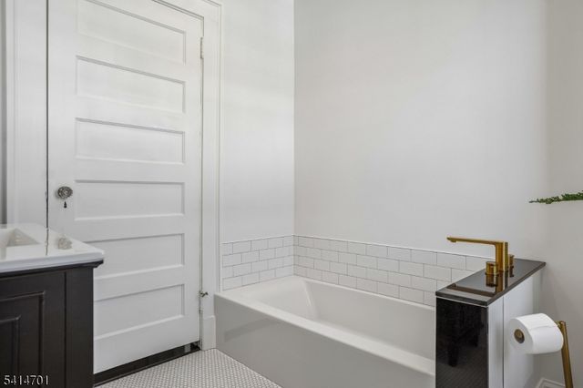 9 Osborne Ter, Maplewood Twp., NJ 07040