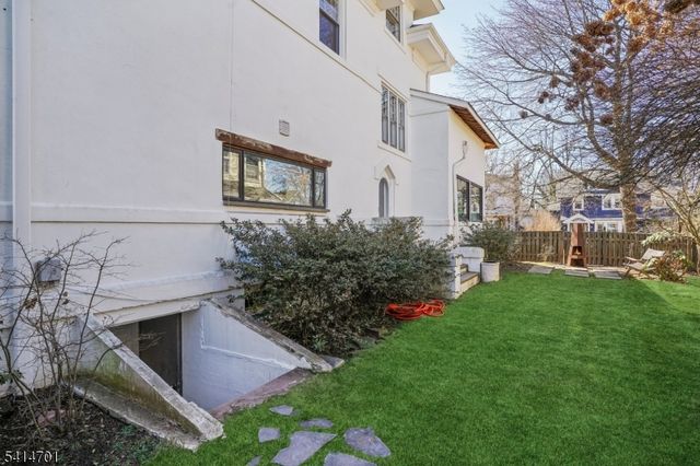 9 Osborne Ter, Maplewood Twp., NJ 07040