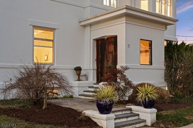 9 Osborne Ter, Maplewood Twp., NJ 07040