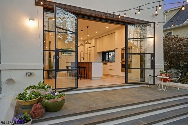 9 Osborne Ter, Maplewood Twp., NJ 07040