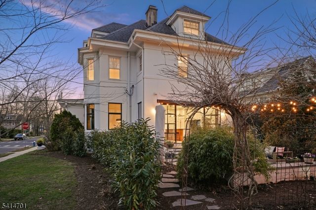 9 Osborne Ter, Maplewood Twp., NJ 07040