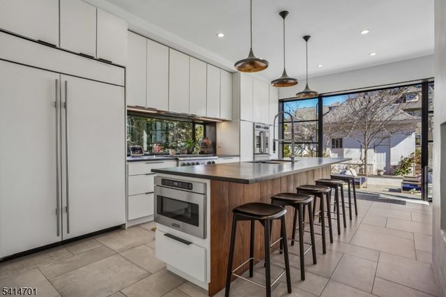 9 Osborne Ter, Maplewood Twp., NJ 07040