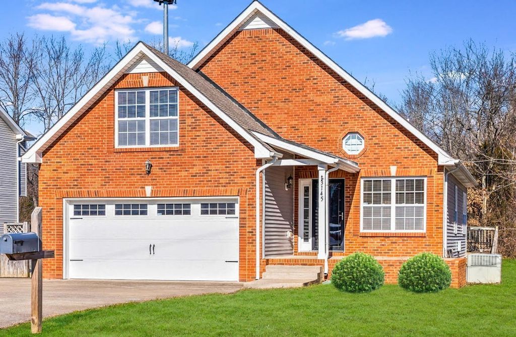 3145 Clydesdale Dr, Clarksville, TN 37043