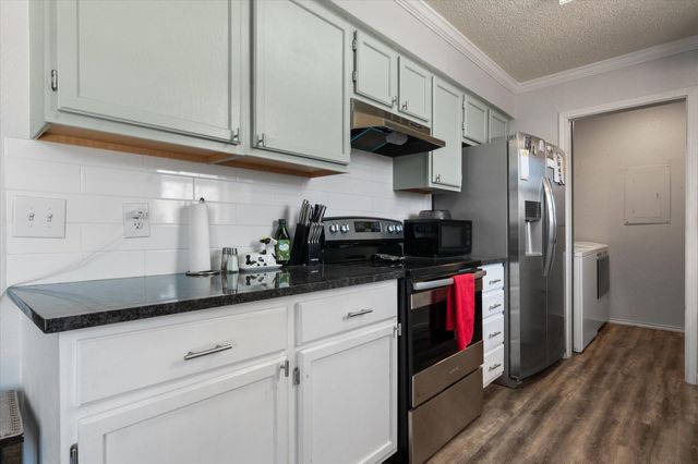 8811 Flint Avenue, Lubbock, TX 79423