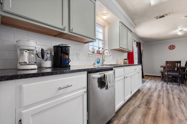 8811 Flint Avenue, Lubbock, TX 79423