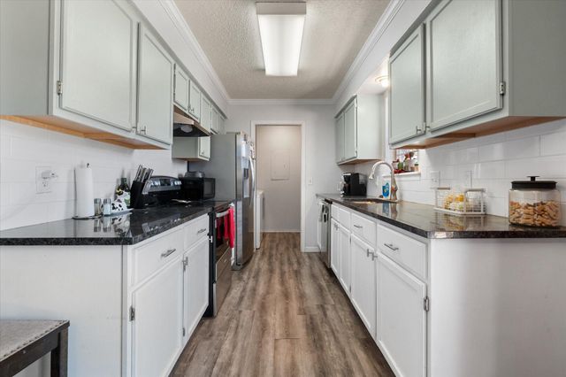 8811 Flint Avenue, Lubbock, TX 79423