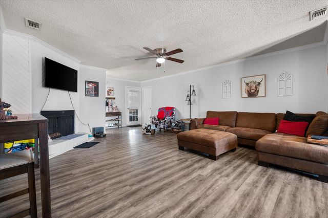 8811 Flint Avenue, Lubbock, TX 79423