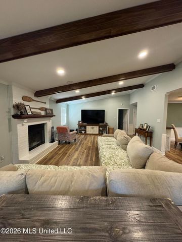 4004 Breezy Hill Lane, Ocean Springs, MS 39564
