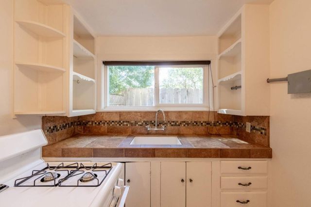32 Via Ventura, Monterey, CA 93940