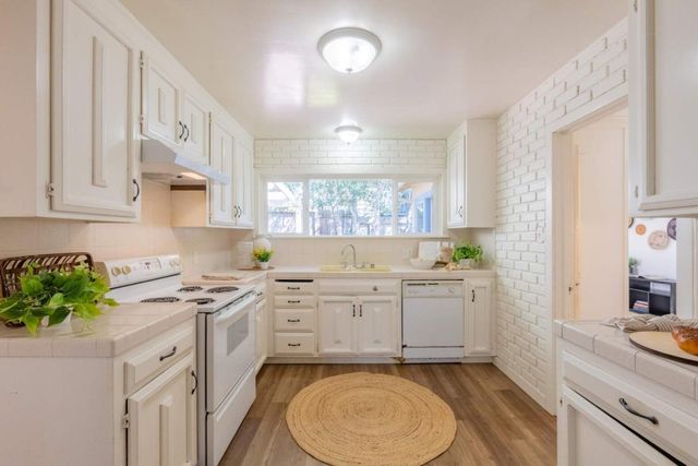 32 Via Ventura, Monterey, CA 93940