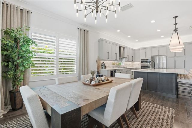 11648 Periwinkle DR, Naples, FL 34120