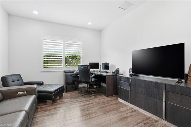 11648 Periwinkle DR, Naples, FL 34120