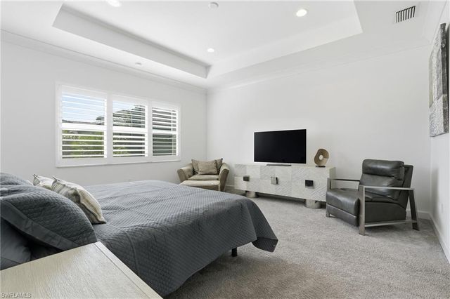 11648 Periwinkle DR, Naples, FL 34120