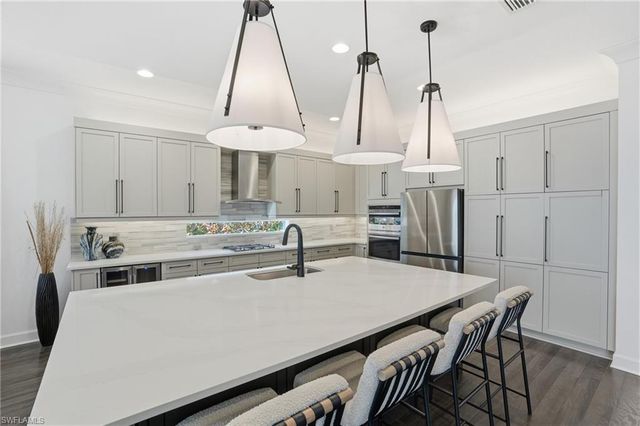 11648 Periwinkle DR, Naples, FL 34120