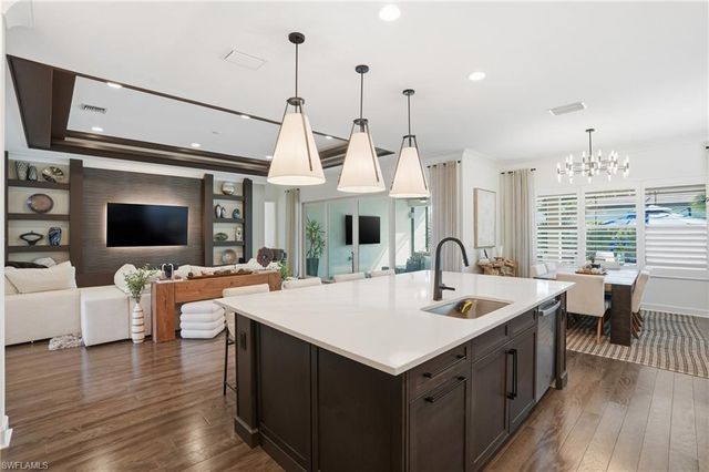 11648 Periwinkle DR, Naples, FL 34120