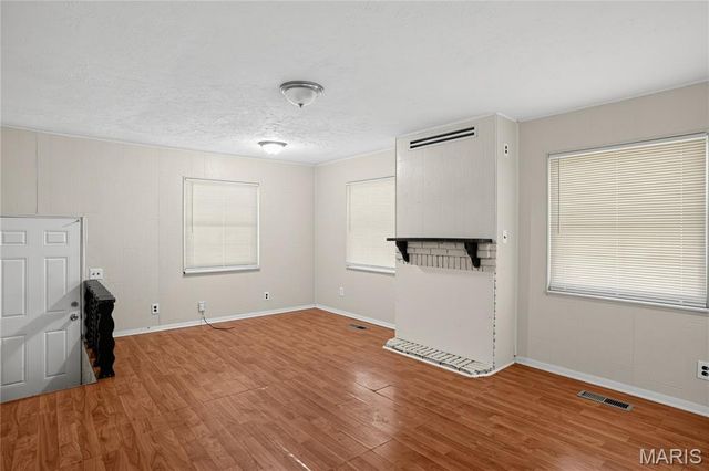10136 Newbold Drive, St Louis, MO 63137