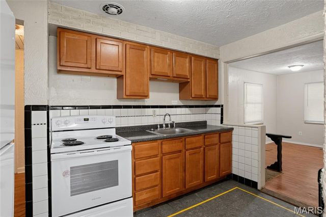 10136 Newbold Drive, St Louis, MO 63137
