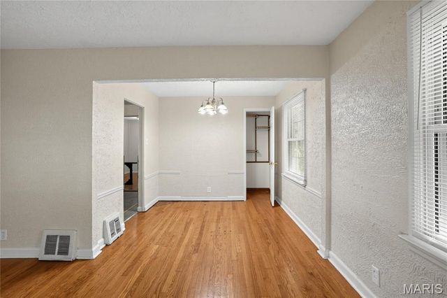 10136 Newbold Drive, St Louis, MO 63137
