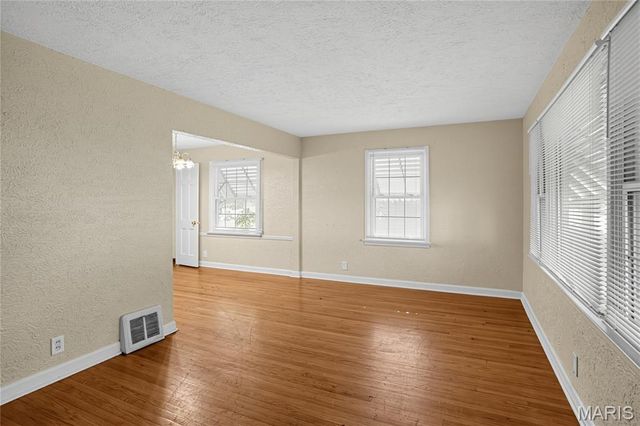 10136 Newbold Drive, St Louis, MO 63137