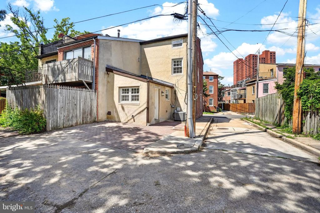 Image 12 of property listing at 109 W MONTGOMERY ST, Baltimore, MD 21230